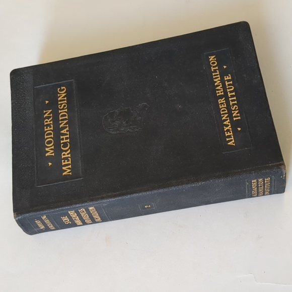 Modern Merchandising: Store Management and Business Organization - 1927 - Picture 1 of 11